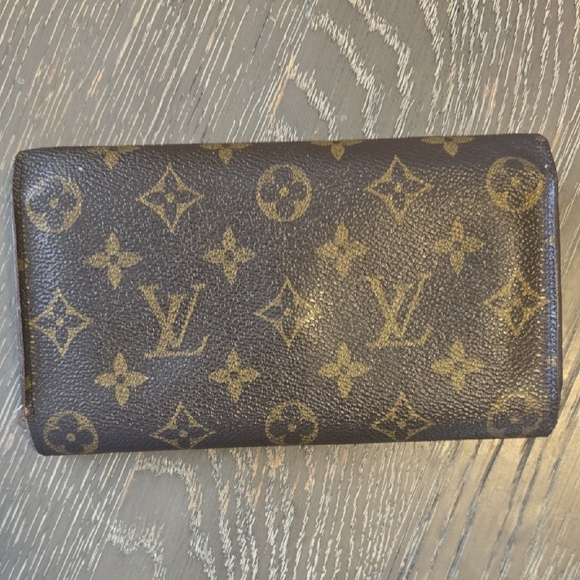 Louis Vuitton Monogram Canvas Wallet in Brown and Gold - Picture 2 of 11
